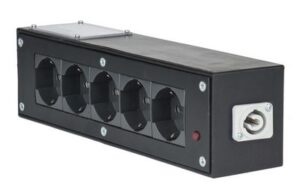 POWERBOX 16A MINI BRICK. IN-OUT Powercon. OUT 5x SCHUKO.