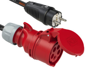 Adaptador Macho SCHUKO PCE a Hembra CEE32A5P. 3G2,5. 1m.