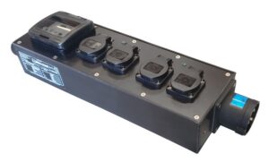 ABOX 32A BRICK-Q. IN CEE32A3P. OUT 4 x Schuko, 1xD, 2xMT